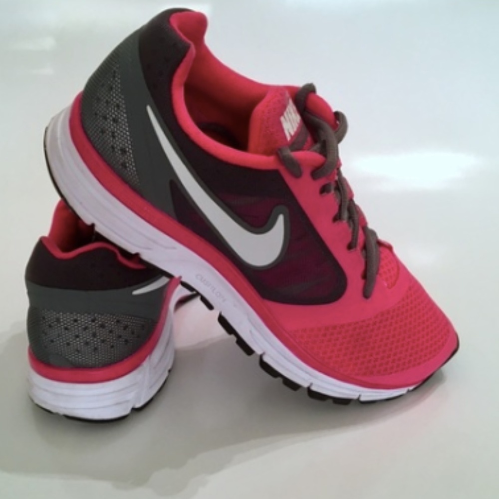 NIKE Vomero 8 Zoom Cushlon Running Shoes